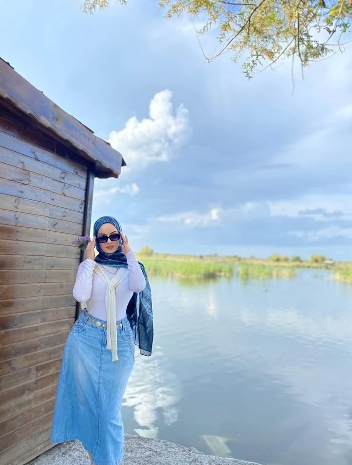 Aşağıaratan Arabada Görüşen Escort Neval